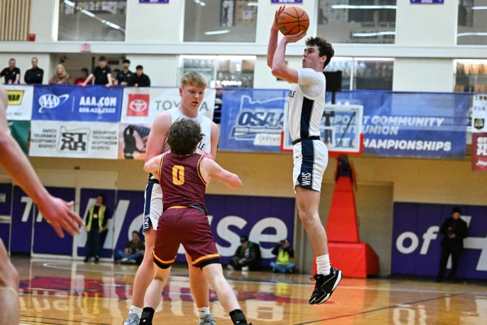 a Wilsonville Redmond 5A Oregon boys basketball quarterfinal 2024 Leon Neuschwander 8
